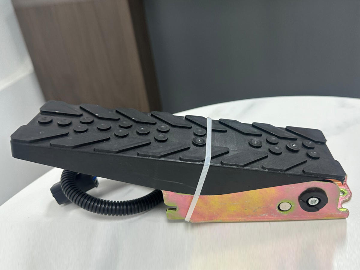 Electronic Accelerator Pedal for Electric Vehicles