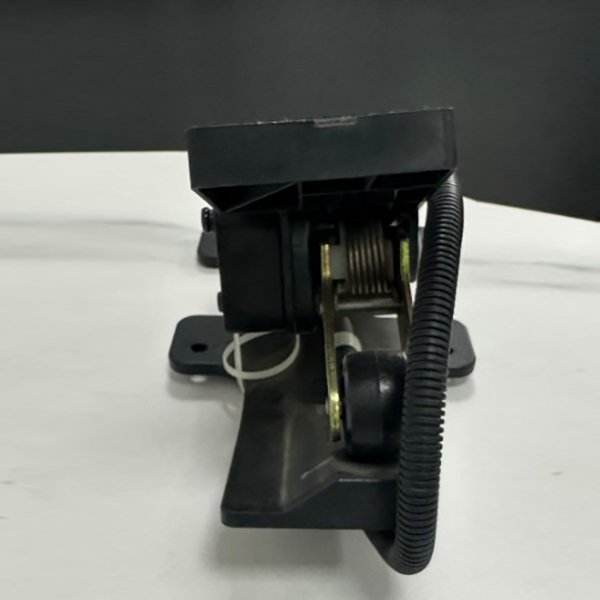 Electronic Throttle Pedal for Construction Machinery